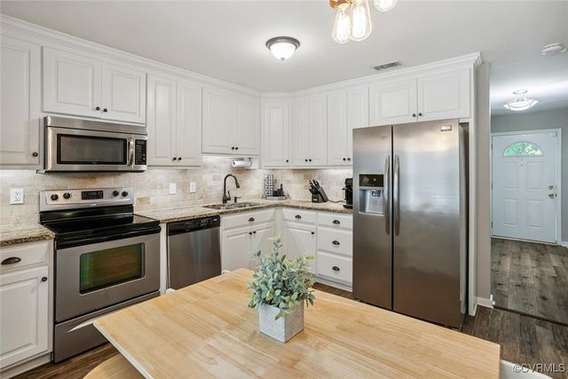 7117 Deer Thicket Dr, Midlothian, VA 23112