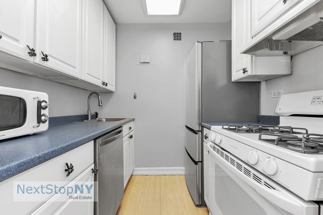 235 E 57th St Apt 12D, New York City, NY 10022