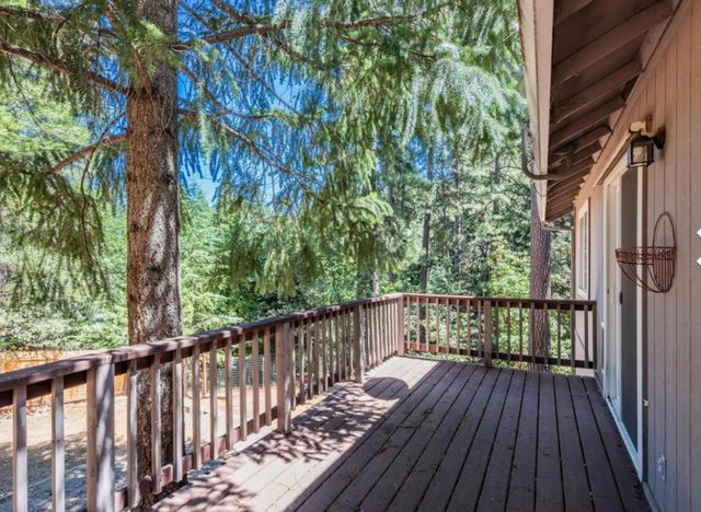 6390 Red Robin Rd, Placerville, CA 95667