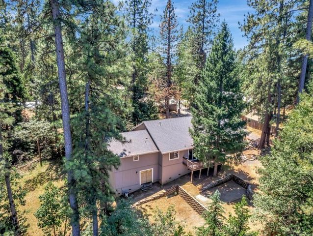 6390 Red Robin Rd, Placerville, CA 95667
