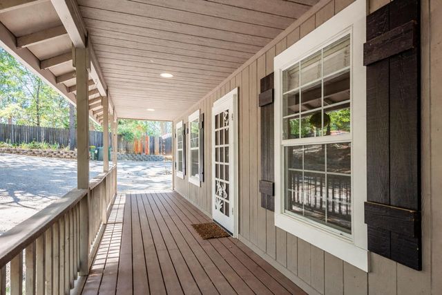 6390 Red Robin Rd, Placerville, CA 95667