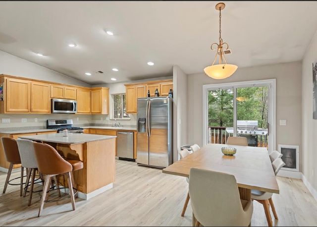 6390 Red Robin Rd, Placerville, CA 95667