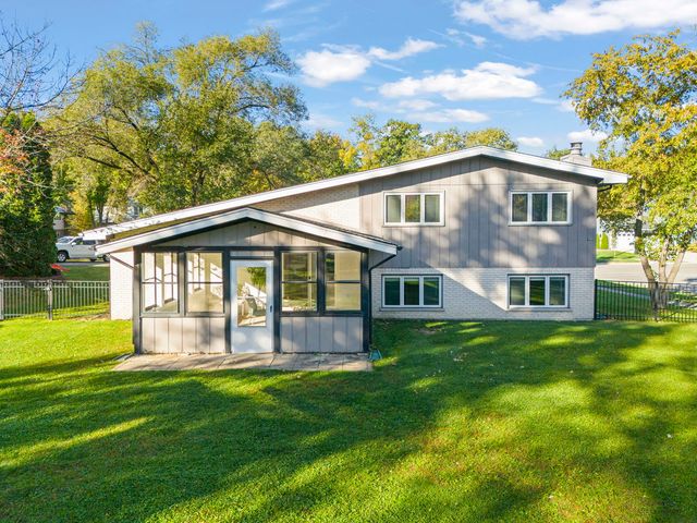 797 Oakwood Drive, Frankfort, IL 60423