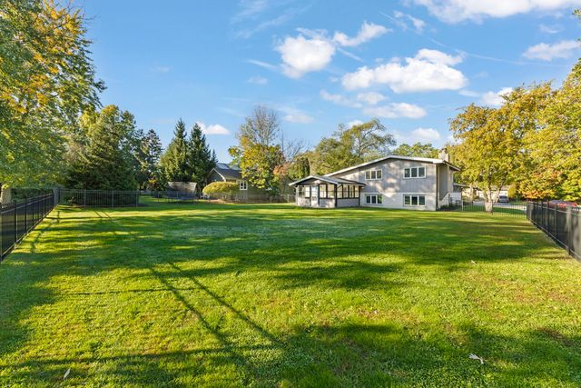 797 Oakwood Drive, Frankfort, IL 60423