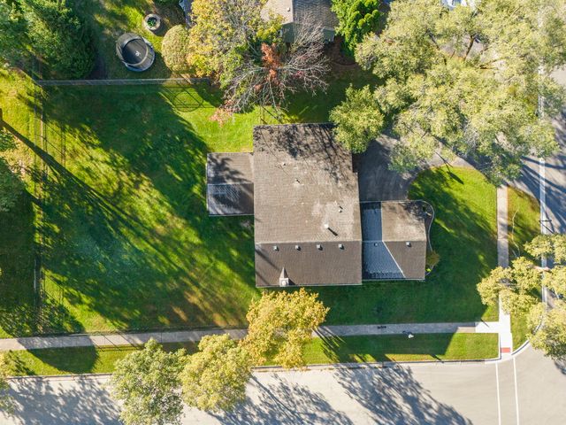 797 Oakwood Drive, Frankfort, IL 60423