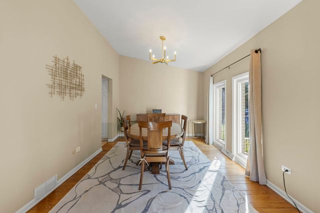 797 Oakwood Drive, Frankfort, IL 60423