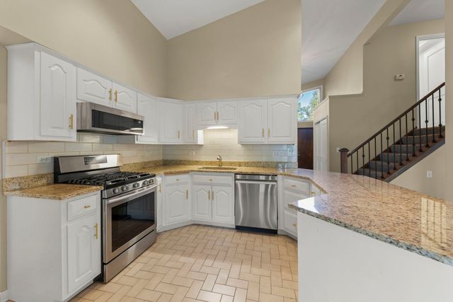 797 Oakwood Drive, Frankfort, IL 60423