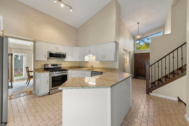 797 Oakwood Drive, Frankfort, IL 60423