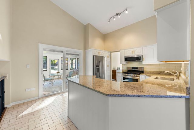 797 Oakwood Drive, Frankfort, IL 60423