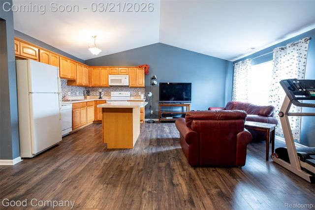 33530 Utica Road, Fraser, MI 48026