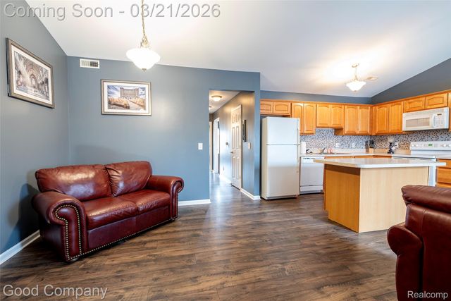 33530 Utica Road, Fraser, MI 48026