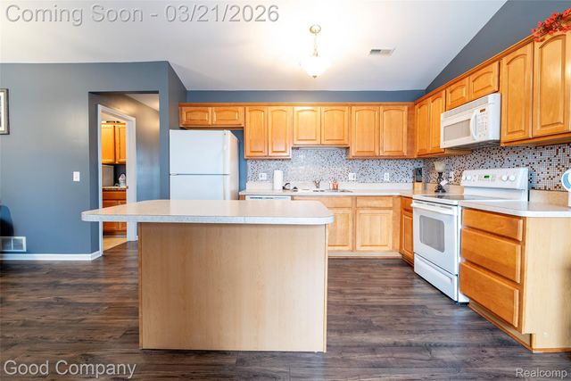 33530 Utica Road, Fraser, MI 48026