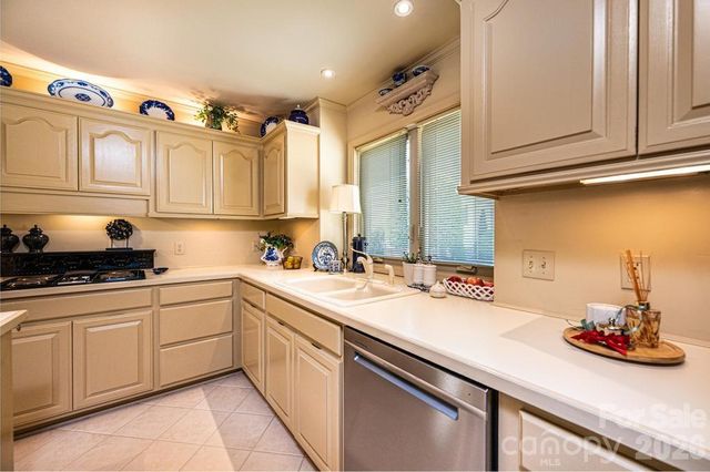 3725 Rock Bridge Drive NE, Conover, NC 28613