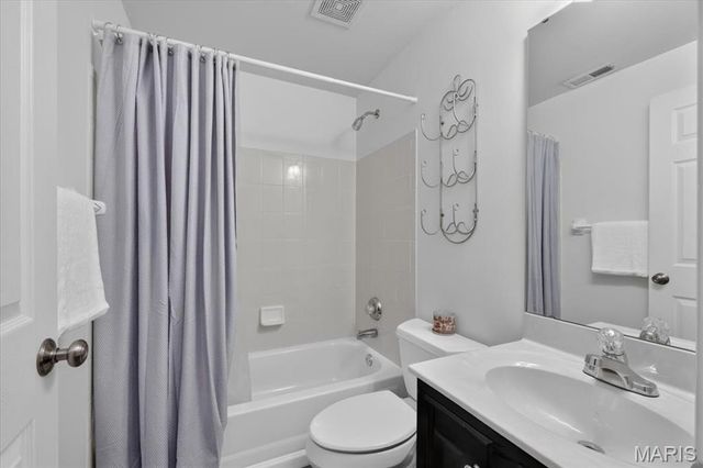 12743 Wynfield Pines Court, Des Peres, MO 63131