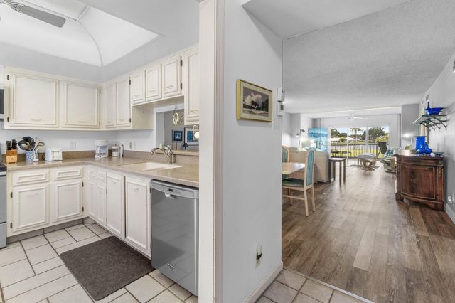250 John F Kennedy Drive Unit 204, Atlantis, FL 33462