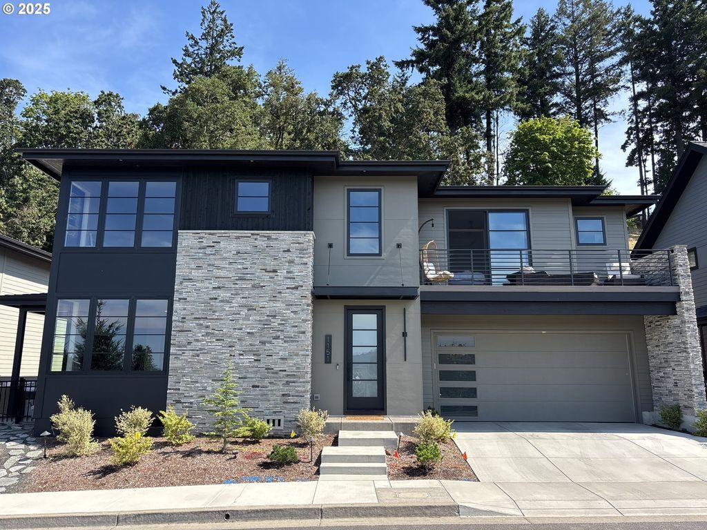 1151 LANTERN Ln, Eugene, OR 97401
