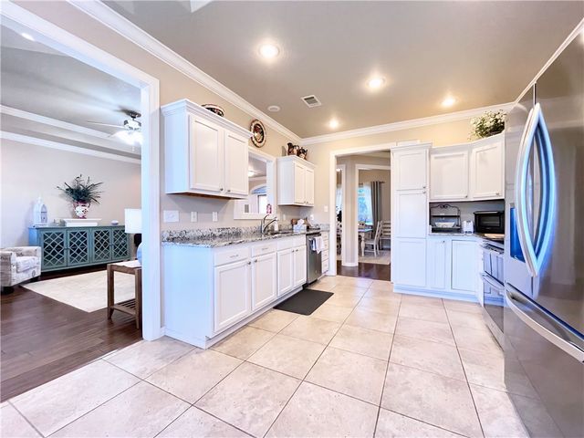 11 Sunfish Court, Russellville, AR 72802