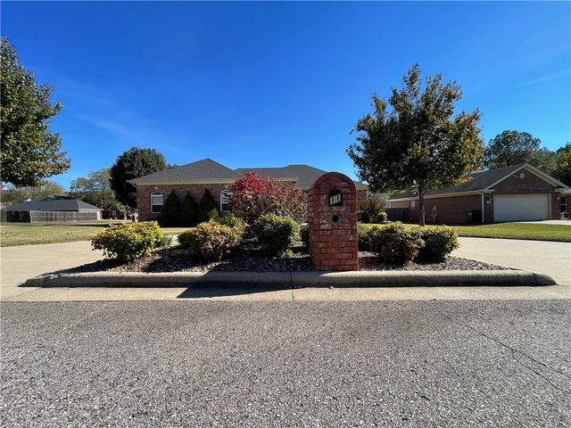 11 Sunfish Court, Russellville, AR 72802