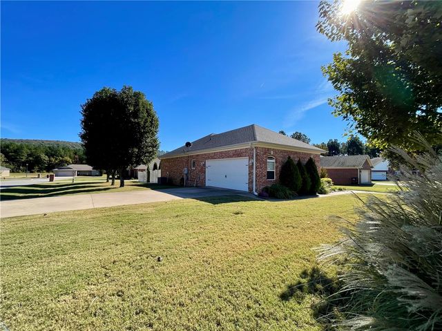 11 Sunfish Court, Russellville, AR 72802