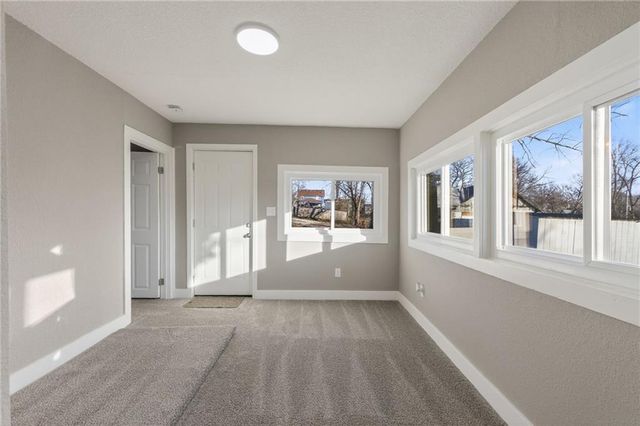 127 S Neconi Avenue, Bonner Springs, KS 66012