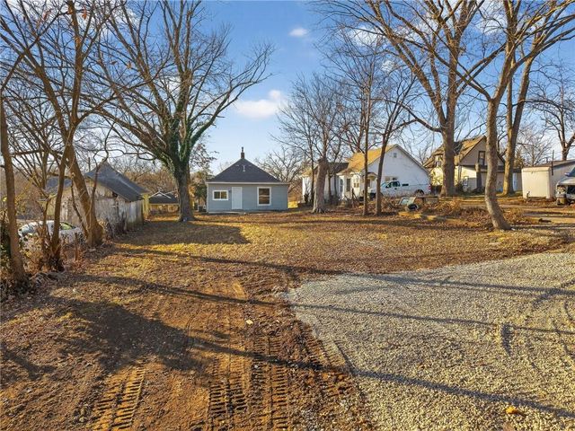 127 S Neconi Avenue, Bonner Springs, KS 66012