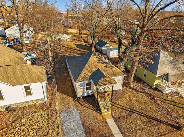 127 S Neconi Avenue, Bonner Springs, KS 66012