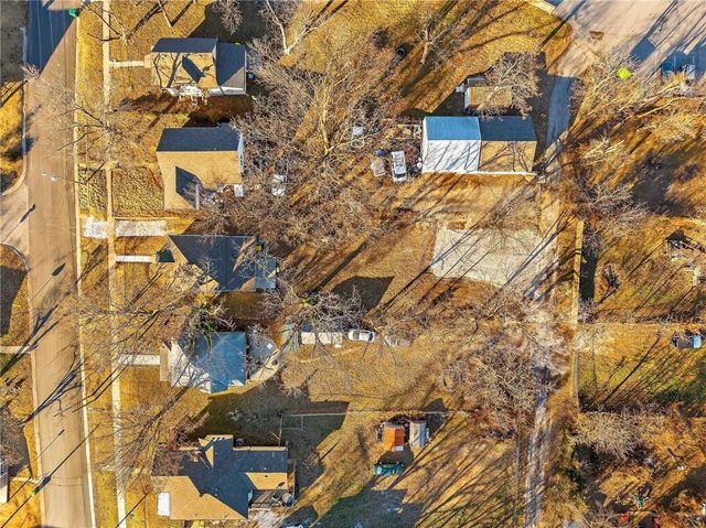 127 S Neconi Avenue, Bonner Springs, KS 66012