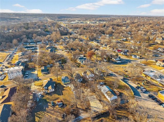 127 S Neconi Avenue, Bonner Springs, KS 66012