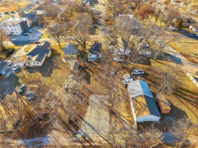 127 S Neconi Avenue, Bonner Springs, KS 66012