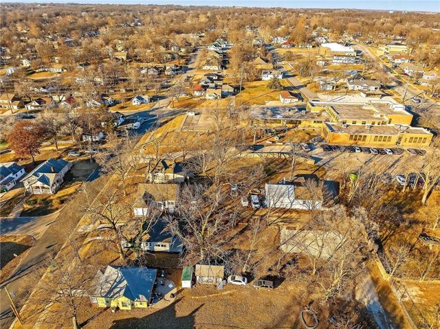 127 S Neconi Avenue, Bonner Springs, KS 66012