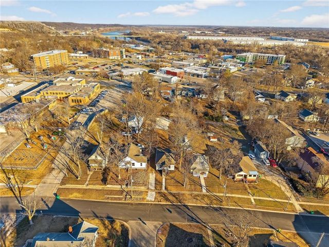 127 S Neconi Avenue, Bonner Springs, KS 66012