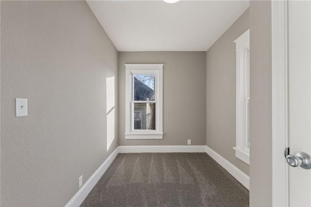 127 S Neconi Avenue, Bonner Springs, KS 66012