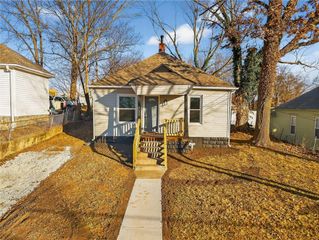 127 S Neconi Avenue, Bonner Springs, KS 66012