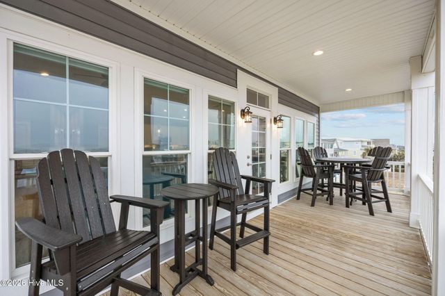 116 W Dolphin Drive, Oak Island, NC 28465