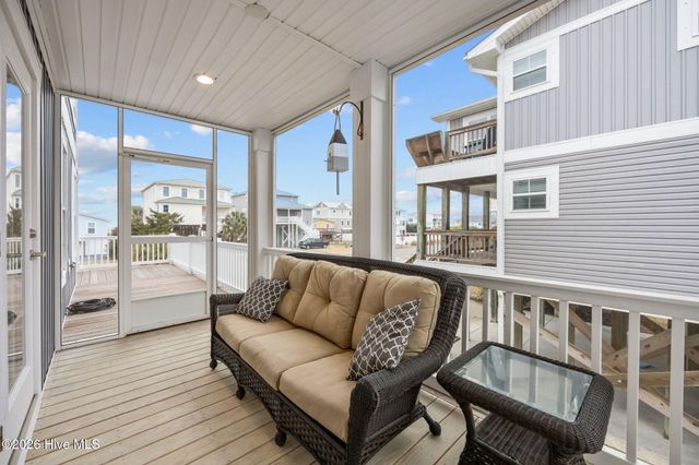 116 W Dolphin Drive, Oak Island, NC 28465