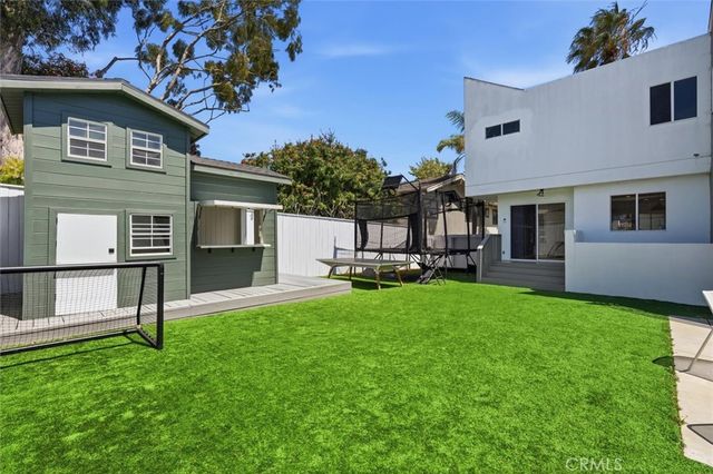 845 11th, Manhattan Beach, CA 90266