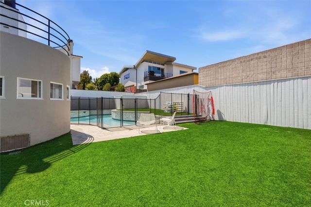 845 11th, Manhattan Beach, CA 90266