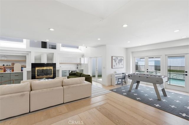 845 11th, Manhattan Beach, CA 90266