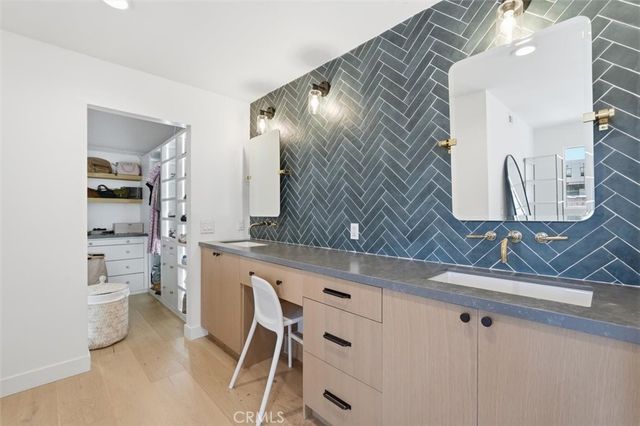 845 11th, Manhattan Beach, CA 90266