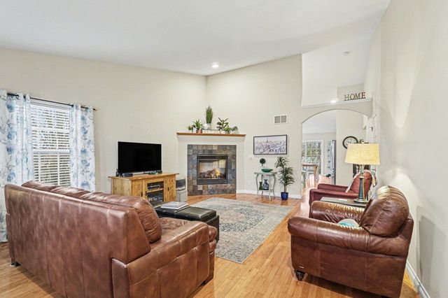 10360 Laurel Woods Place, Freeland, MI 48623