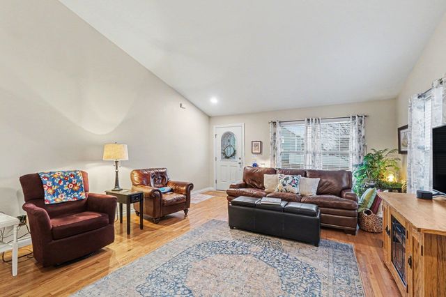 10360 Laurel Woods Place, Freeland, MI 48623