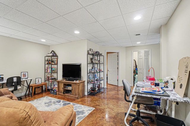 10360 Laurel Woods Place, Freeland, MI 48623