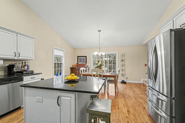 10360 Laurel Woods Place, Freeland, MI 48623