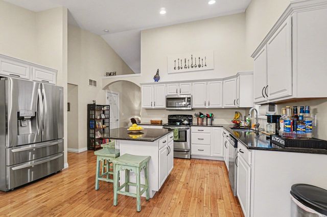 10360 Laurel Woods Place, Freeland, MI 48623