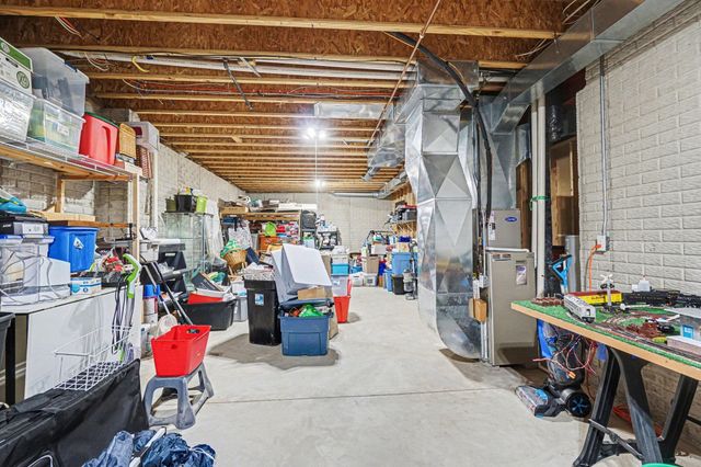 10360 Laurel Woods Place, Freeland, MI 48623