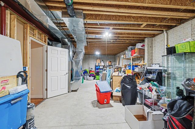 10360 Laurel Woods Place, Freeland, MI 48623