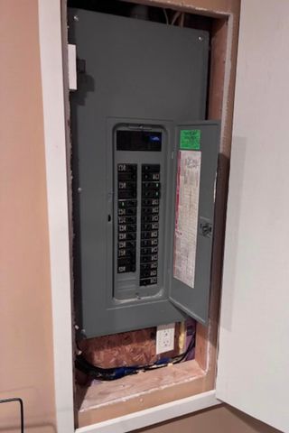 10360 Laurel Woods Place, Freeland, MI 48623