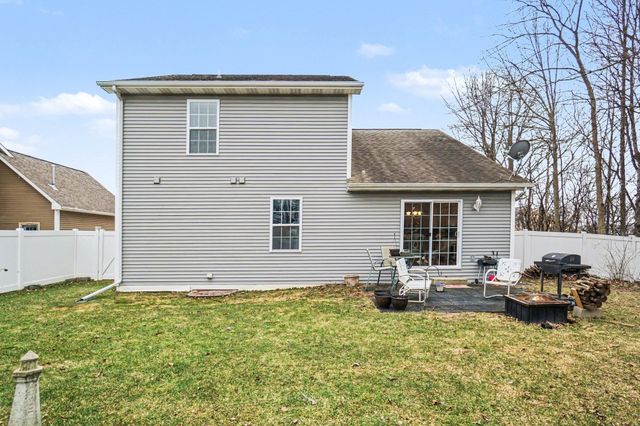 10360 Laurel Woods Place, Freeland, MI 48623