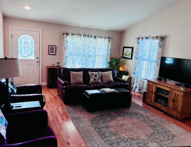 10360 Laurel Woods Place, Freeland, MI 48623