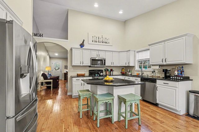 10360 Laurel Woods Place, Freeland, MI 48623